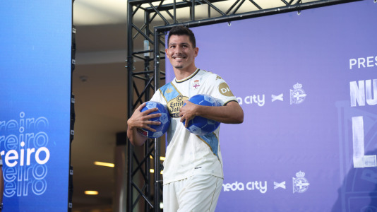 Presentación de las camisetas del Dépor FOTO Germán Barreiros (12)