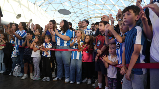 Presentación de las camisetas del Dépor FOTO Germán Barreiros (16)