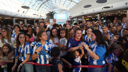 Presentación de las camisetas del Dépor FOTO Germán Barreiros (18)