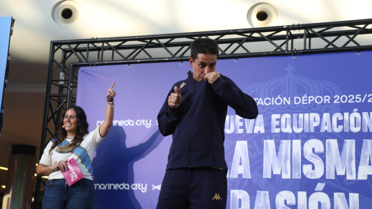 Presentación de las camisetas del Dépor FOTO Germán Barreiros (22)