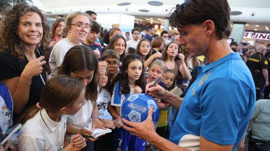 Presentación de las camisetas del Dépor FOTO Germán Barreiros (28)