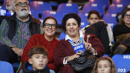Aficionados del Deportivo y la Cultural Leonesa en Riazor