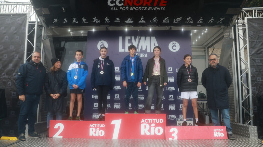 Miles de personas corrieron en la prueba, que batió su récord de participación y contó con el patrocinio de DxT Campeón