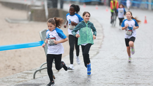 Miles de personas corrieron en la prueba, que batió su récord de participación y contó con el patrocinio de DxT Campeón