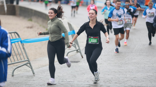 Miles de personas corrieron en la prueba, que batió su récord de participación y contó con el patrocinio de DxT Campeón