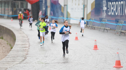 Miles de personas corrieron en la prueba, que batió su récord de participación y contó con el patrocinio de DxT Campeón