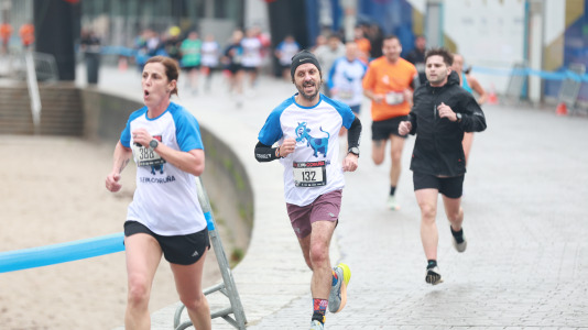 Miles de personas corrieron en la prueba, que batió su récord de participación y contó con el patrocinio de DxT Campeón