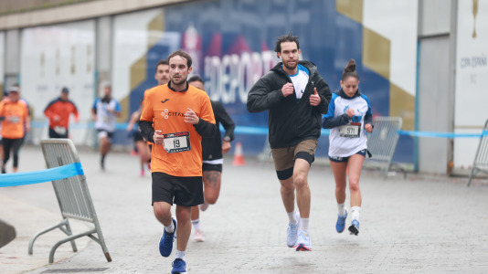 Miles de personas corrieron en la prueba, que batió su récord de participación y contó con el patrocinio de DxT Campeón