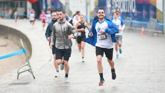 Miles de personas corrieron en la prueba, que batió su récord de participación y contó con el patrocinio de DxT Campeón