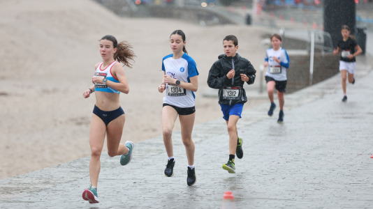 Miles de personas corrieron en la prueba, que batió su récord de participación y contó con el patrocinio de DxT Campeón