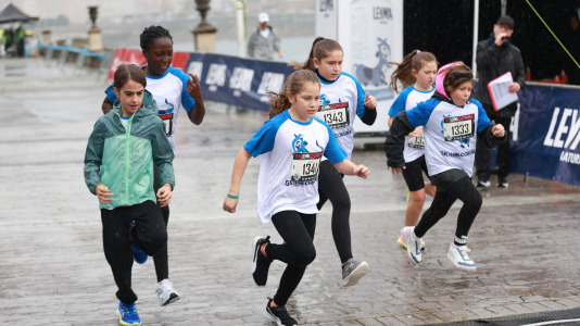 Miles de personas corrieron en la prueba, que batió su récord de participación y contó con el patrocinio de DxT Campeón