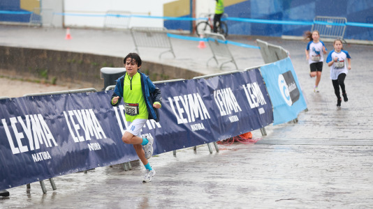 Miles de personas corrieron en la prueba, que batió su récord de participación y contó con el patrocinio de DxT Campeón