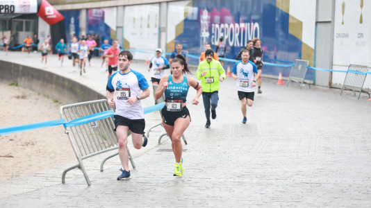Miles de personas corrieron en la prueba, que batió su récord de participación y contó con el patrocinio de DxT Campeón