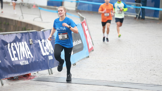 Miles de personas corrieron en la prueba, que batió su récord de participación y contó con el patrocinio de DxT Campeón