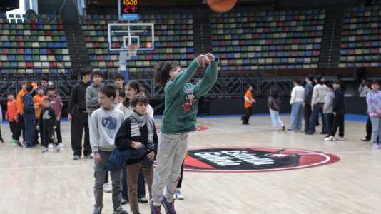 El Leyma Coruña abrió el 2026 junto a su afición este viernes con una jornada de puertas abiertas en el Coliseum, en la que los seguidores naranjas pudieron asistir al primer entrenamiento del año 