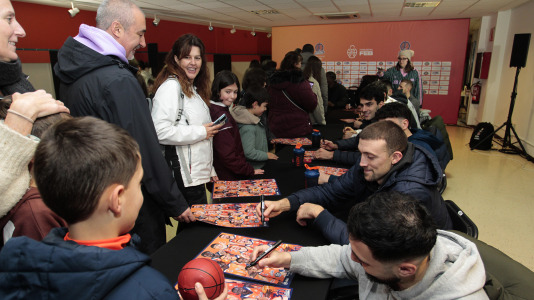 El Leyma Coruña abrió el 2026 junto a su afición este viernes con una jornada de puertas abiertas en el Coliseum, en la que los seguidores naranjas pudieron asistir al primer entrenamiento del año 