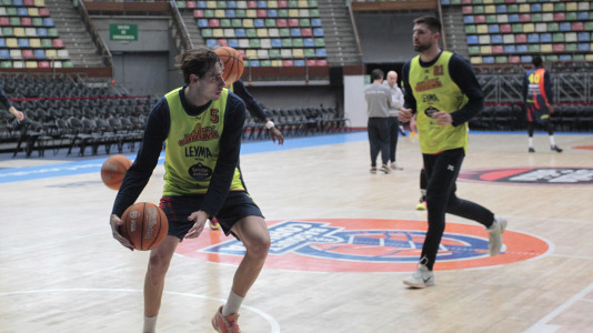 El Leyma Coruña abrió el 2026 junto a su afición este viernes con una jornada de puertas abiertas en el Coliseum, en la que los seguidores naranjas pudieron asistir al primer entrenamiento del año 