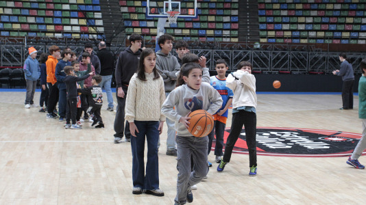 El Leyma Coruña abrió el 2026 junto a su afición este viernes con una jornada de puertas abiertas en el Coliseum, en la que los seguidores naranjas pudieron asistir al primer entrenamiento del año 