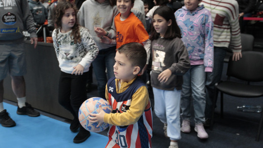 El Leyma Coruña abrió el 2026 junto a su afición este viernes con una jornada de puertas abiertas en el Coliseum, en la que los seguidores naranjas pudieron asistir al primer entrenamiento del año 