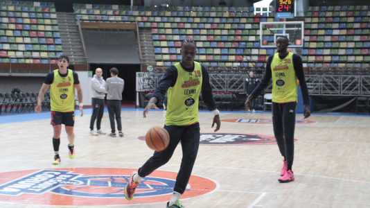 El Leyma Coruña abrió el 2026 junto a su afición este viernes con una jornada de puertas abiertas en el Coliseum, en la que los seguidores naranjas pudieron asistir al primer entrenamiento del año 