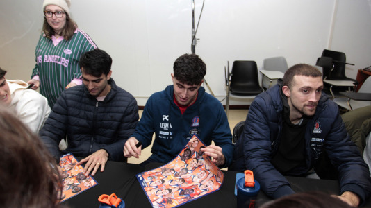 El Leyma Coruña abrió el 2026 junto a su afición este viernes con una jornada de puertas abiertas en el Coliseum, en la que los seguidores naranjas pudieron asistir al primer entrenamiento del año 