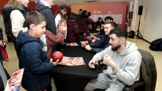 El Leyma Coruña abrió el 2026 junto a su afición este viernes con una jornada de puertas abiertas en el Coliseum, en la que los seguidores naranjas pudieron asistir al primer entrenamiento del año 