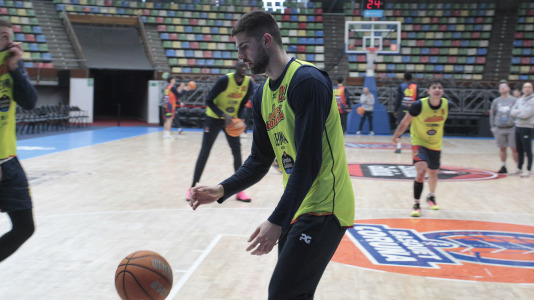 El Leyma Coruña abrió el 2026 junto a su afición este viernes con una jornada de puertas abiertas en el Coliseum, en la que los seguidores naranjas pudieron asistir al primer entrenamiento del año 