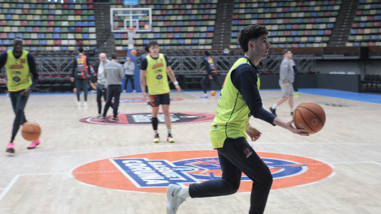 El Leyma Coruña abrió el 2026 junto a su afición este viernes con una jornada de puertas abiertas en el Coliseum, en la que los seguidores naranjas pudieron asistir al primer entrenamiento del año 