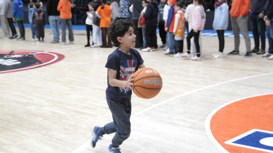 El Leyma Coruña abrió el 2026 junto a su afición este viernes con una jornada de puertas abiertas en el Coliseum, en la que los seguidores naranjas pudieron asistir al primer entrenamiento del año 