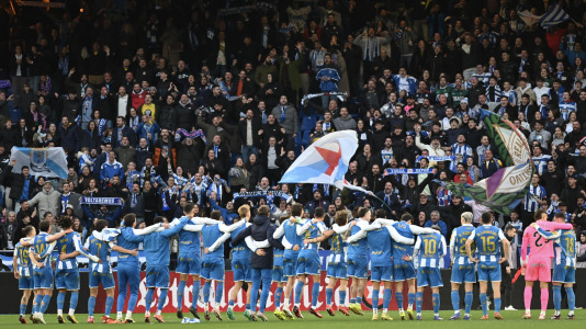 La hinchada blanquiazul, que llevaba más de dos meses sin celebrar una victoria en casa, sufrió con el equipo y le empujó hasta el final para sumar los tres puntos ante los manchegos