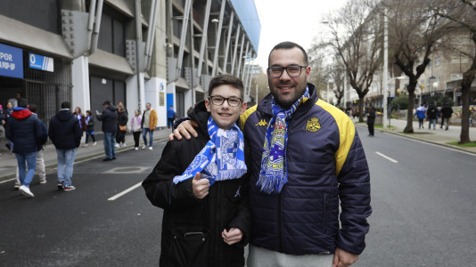 La hinchada blanquiazul, que llevaba más de dos meses sin celebrar una victoria en casa, sufrió con el equipo y le empujó hasta el final para sumar los tres puntos ante los manchegos