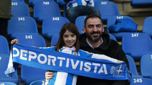 La hinchada blanquiazul, que llevaba más de dos meses sin celebrar una victoria en casa, sufrió con el equipo y le empujó hasta el final para sumar los tres puntos ante los manchegos