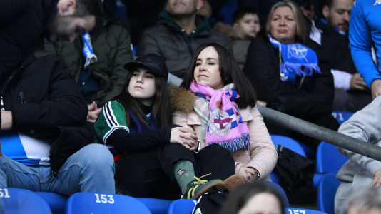 La hinchada blanquiazul, que llevaba más de dos meses sin celebrar una victoria en casa, sufrió con el equipo y le empujó hasta el final para sumar los tres puntos ante los manchegos