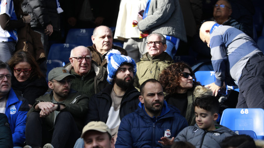 La hinchada blanquiazul, que llevaba más de dos meses sin celebrar una victoria en casa, sufrió con el equipo y le empujó hasta el final para sumar los tres puntos ante los manchegos