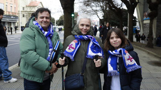 La hinchada blanquiazul, que llevaba más de dos meses sin celebrar una victoria en casa, sufrió con el equipo y le empujó hasta el final para sumar los tres puntos ante los manchegos