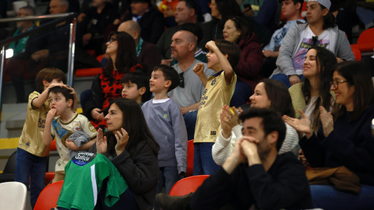 Unos 2.000 espectadores presenciaron el duodécimo triunfo seguido del Liceo