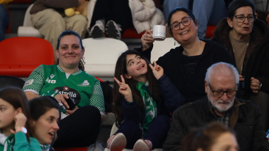 Aficionados del Liceo durante el partido contra el Sant Just