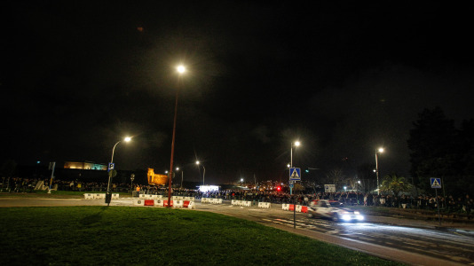 Iván Ares fue el más rápido del novedoso tramo urbano, con el Castillo de San Antón de fondo