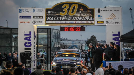 Iván Ares fue el más rápido del novedoso tramo urbano, con el Castillo de San Antón de fondo