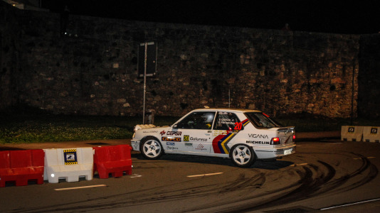 Iván Ares fue el más rápido del novedoso tramo urbano, con el Castillo de San Antón de fondo