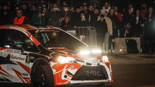 Iván Ares fue el más rápido del novedoso tramo urbano, con el Castillo de San Antón de fondo