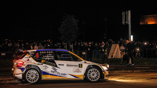 Iván Ares fue el más rápido del novedoso tramo urbano, con el Castillo de San Antón de fondo