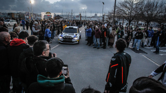 Iván Ares fue el más rápido del novedoso tramo urbano, con el Castillo de San Antón de fondo