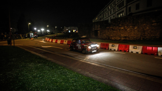 Iván Ares fue el más rápido del novedoso tramo urbano, con el Castillo de San Antón de fondo