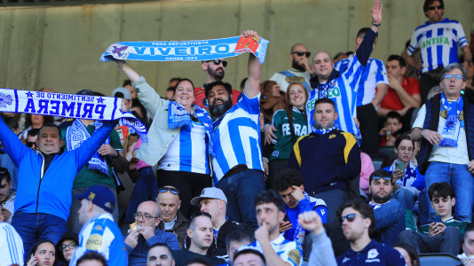 Cientos de seguidores blanquiazules vivieron una montaña rusa de emociones que terminó con final feliz y con los tres puntos rumbo a A Coruña