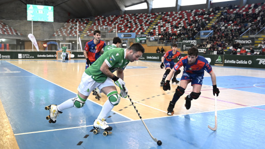 Cita solidaria, ánimo en las gradas y mucha tensión sobre la pista en el duelo entre primero y segundo