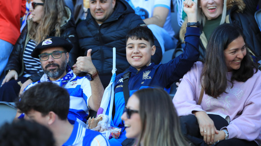 Cientos de seguidores blanquiazules vivieron una montaña rusa de emociones que terminó con final feliz y con los tres puntos rumbo a A Coruña