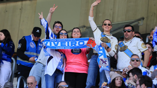 Cientos de seguidores blanquiazules vivieron una montaña rusa de emociones que terminó con final feliz y con los tres puntos rumbo a A Coruña