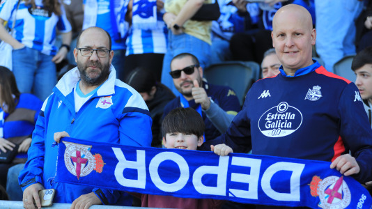 Cientos de seguidores blanquiazules vivieron una montaña rusa de emociones que terminó con final feliz y con los tres puntos rumbo a A Coruña