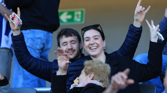Cientos de seguidores blanquiazules vivieron una montaña rusa de emociones que terminó con final feliz y con los tres puntos rumbo a A Coruña